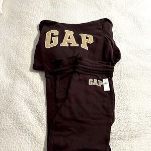 Gap hoodie and sweatpants set. brown. Top mens medium. Bottoms mens small.